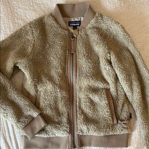 Patagonia Tan Puffer Jacket Cozy Warmth